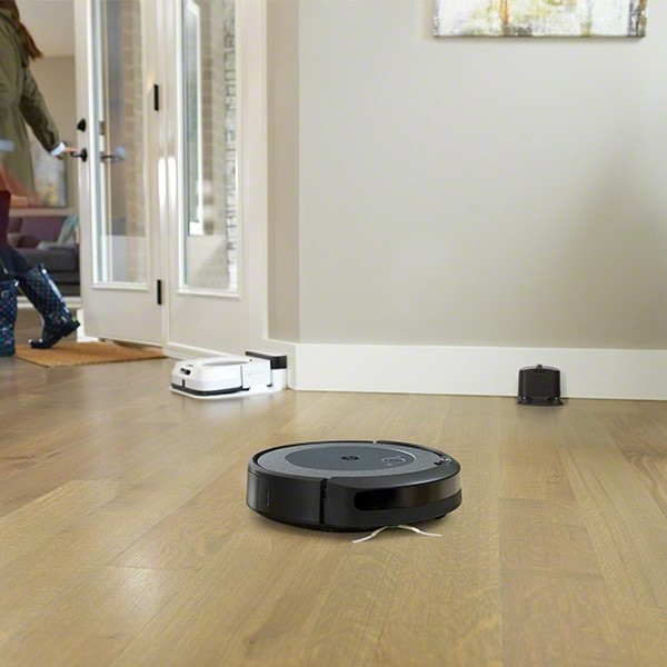 クリーンベース付きでメンテの手間も軽減Roomba（ルンバ）i3+