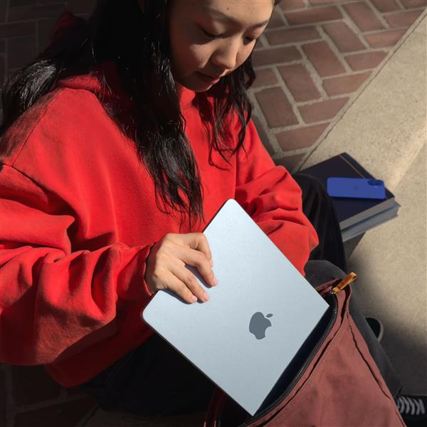 Apple 13インチMacBook Air: 10コアCPUと8コアGPUを搭載したApple M4