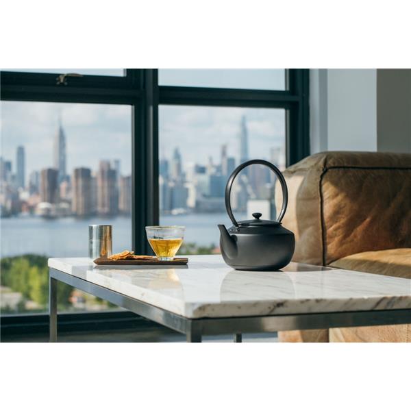 バルミューダMoonKettle 電気ケトル ブラック最終価格 バルミューダ、やかんのようなデザインの電気ケトル「MoonKettle