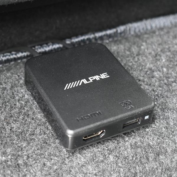 ALPINE クリアサウンドリアビジョン用外部拡張BOX【HDMI入力/USB充電