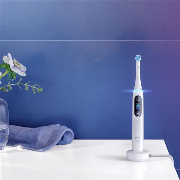 ブラウン 電動歯ブラシBRAUN Oral-B iO8 IOM82A11BCWT-